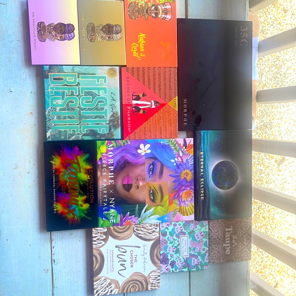 Eyeshadow palettes assortment